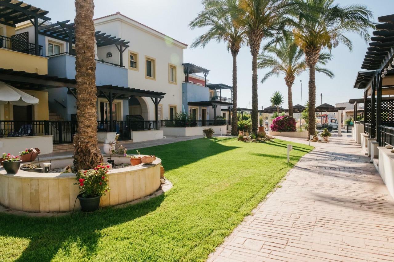 Aphrodite Gardens No.9 Luxury Apt Paphos Extérieur photo