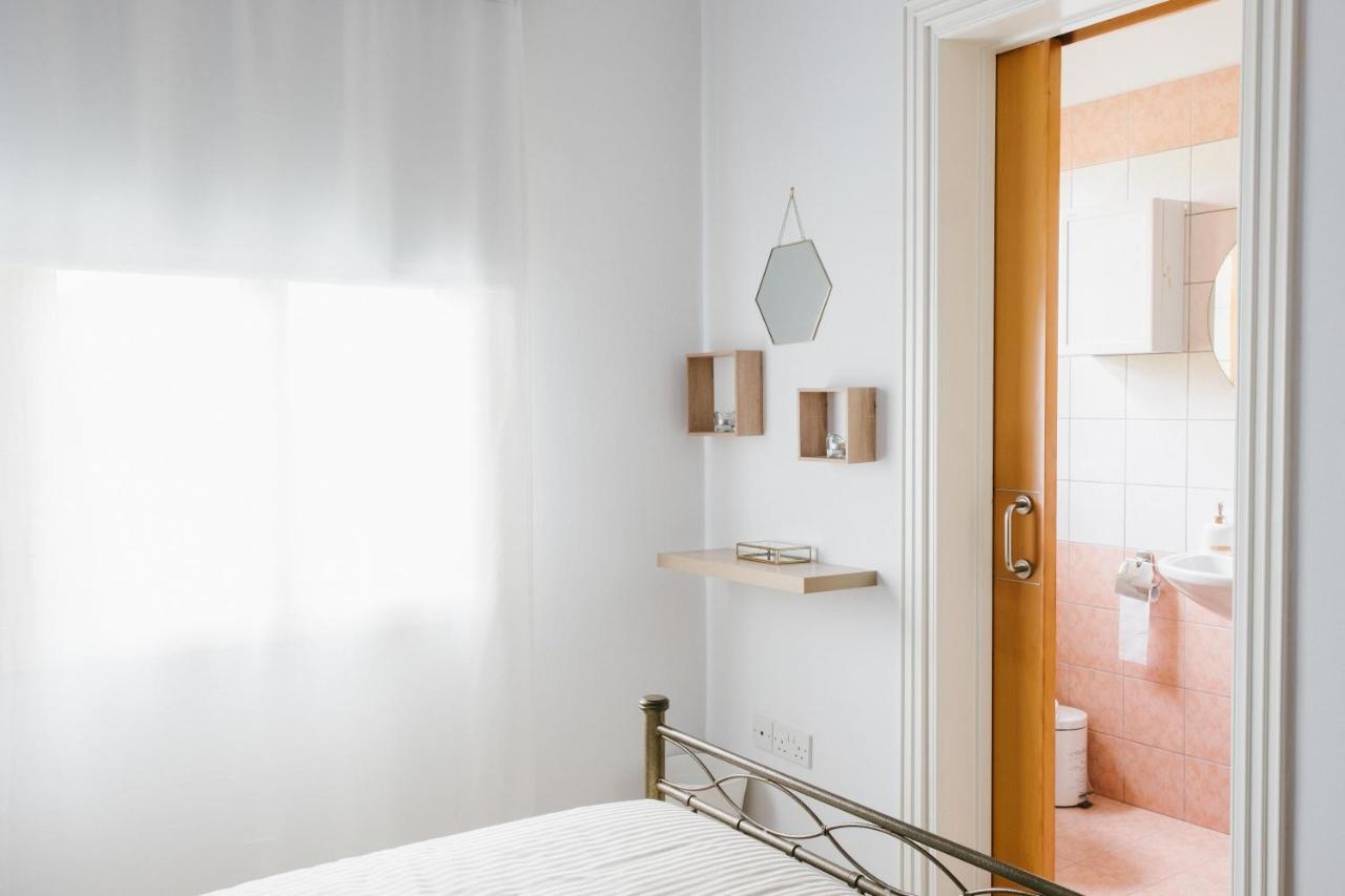 Aphrodite Gardens No.9 Luxury Apt Paphos Extérieur photo